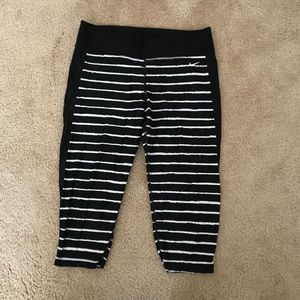 Nike Crop Leggings Black and White Stripe